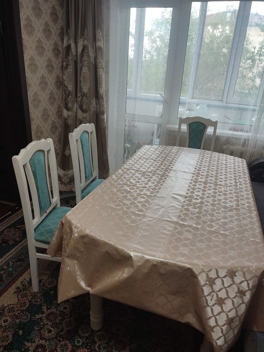 Стол со стульями