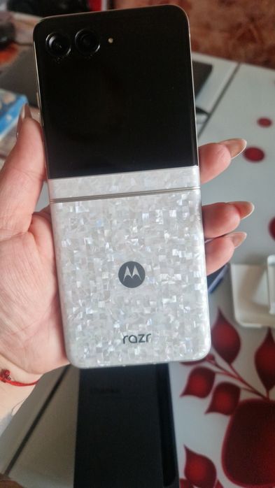 Motorola Razr 70 - 256GB, 8GB ram