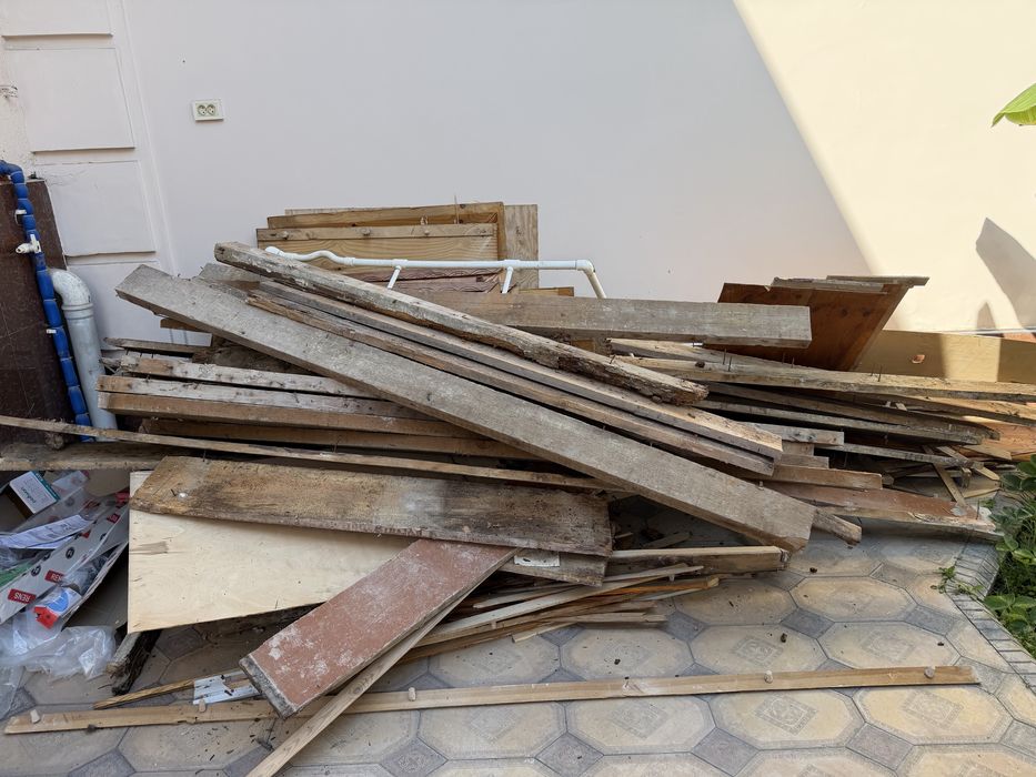 отдам бесплатно даром доски  рамы двери в идеальном состоянии