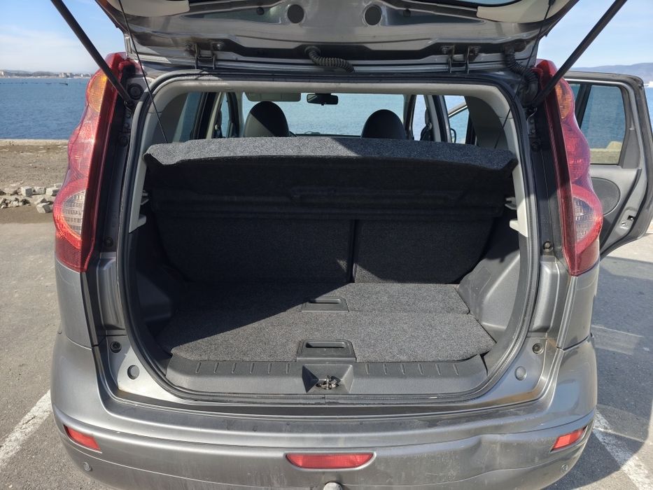 Лек автомобил Нисан Ноут