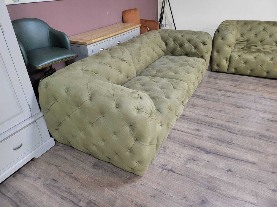 Зелен комплект дивани от плат набук две тройки тип Честърфийлд