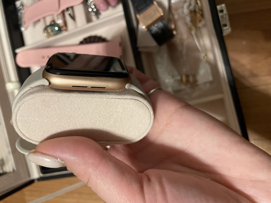 Apple Watch SE 44мм.