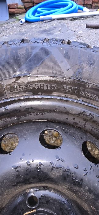 Jante cu caucuicuri ca noi.185/65/R15 de logan