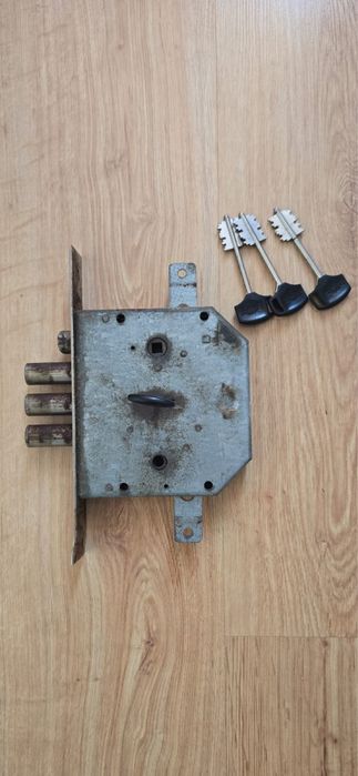 Замок эльбор с ключами