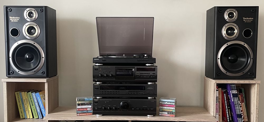 Linie Technics cu boxe