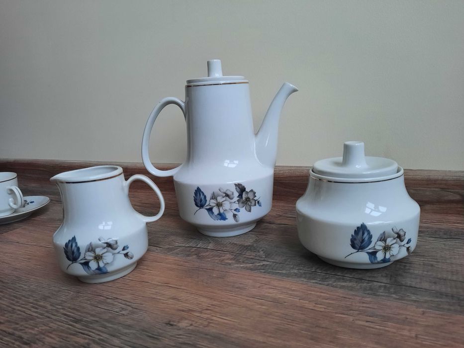 Сервиз за кафе - нов, състоящ се от 9 части