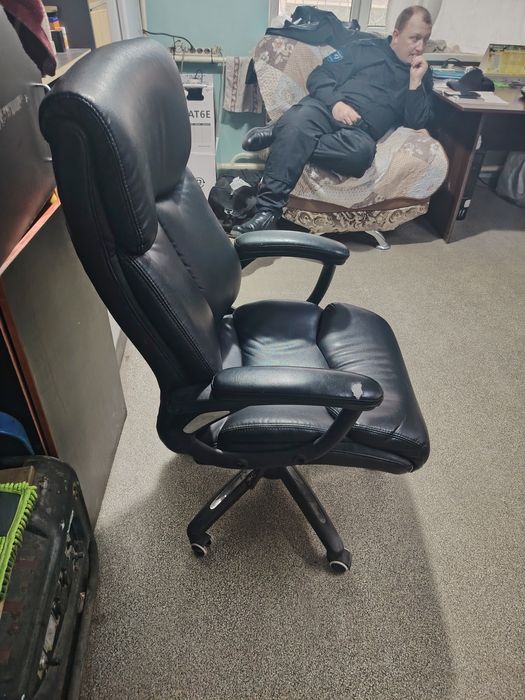 Продам офисное кресло