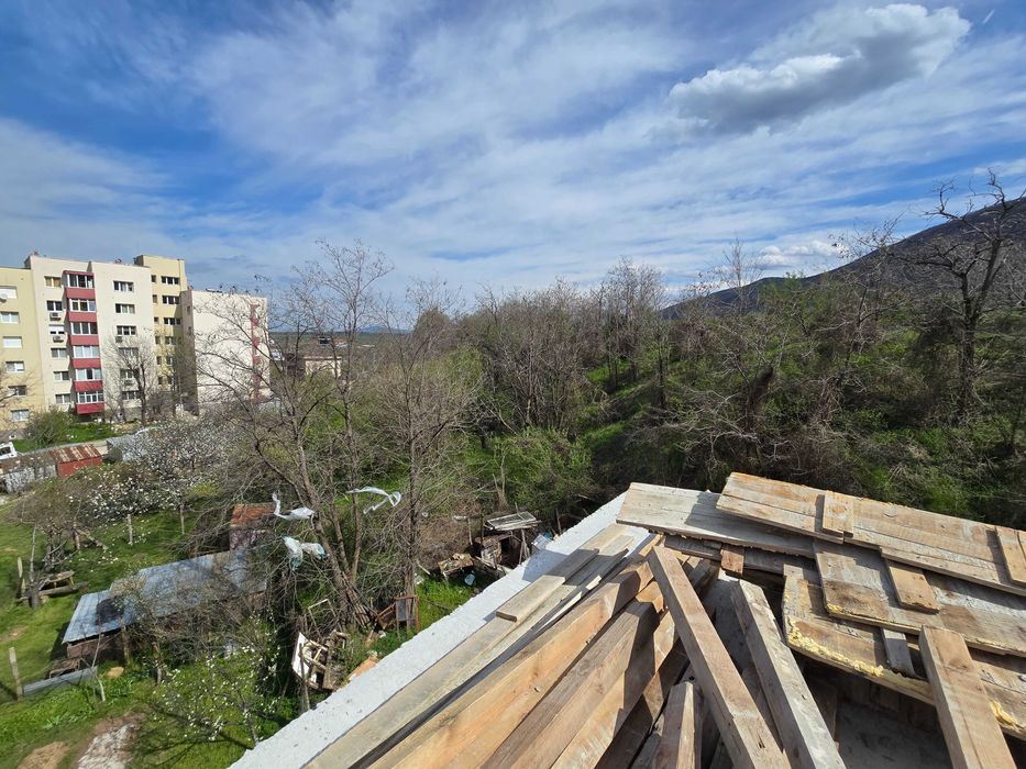Продавам нов четиристаен 168кв.м. на 4 етаж БЕЗ КОМИСИОНА в гр.Асеновград, кв.Изток