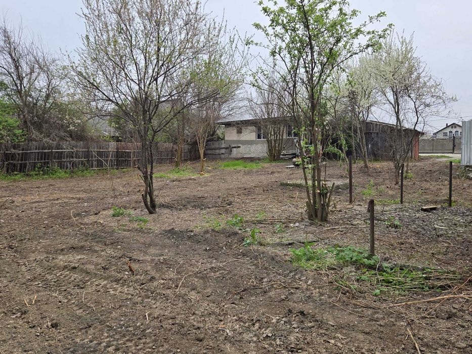 Clădire 190 m2 cu teren compact de 1000 m2 în Buhoci, toate utilitățile, pentru locuință sau activități comerciale