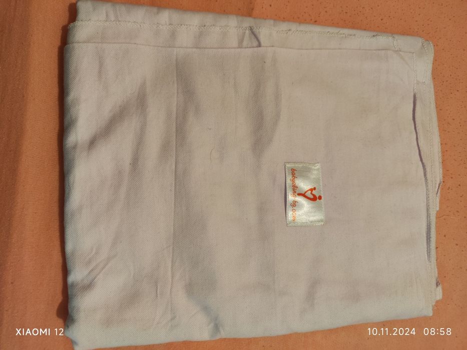 Слингшал за носене на бебе