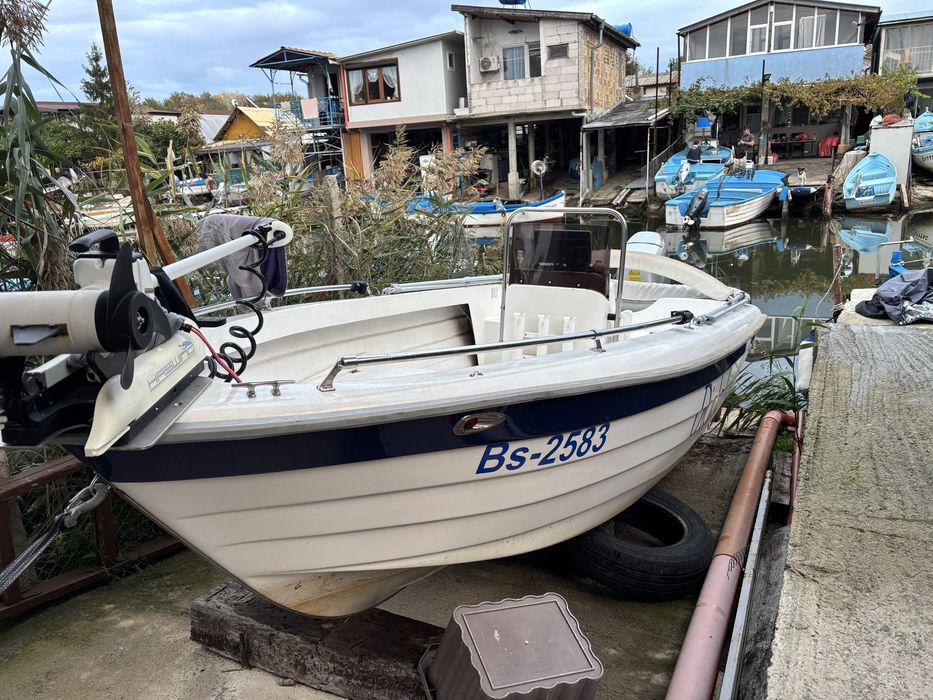 Лодка Шарк445+колесар