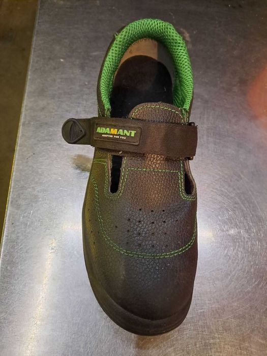 Продавам сейфти обувки