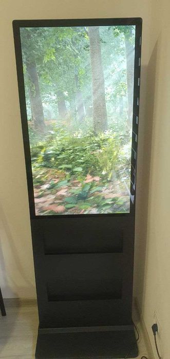 Интерактивный цифровой киоск с вертикальным дисплеем