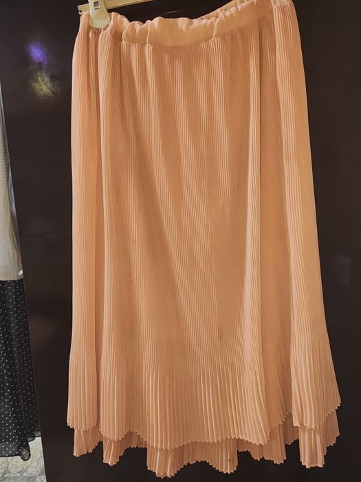 Двойка кофта ва юбкаси ҳам плисирофкали