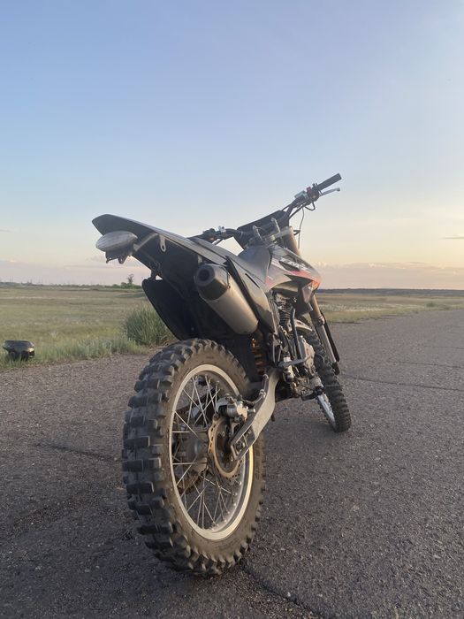 Мотоцикл эндуро 250