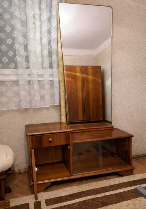 Masă de toaletă cu oglindă din cristal autentic, vintage –1970.