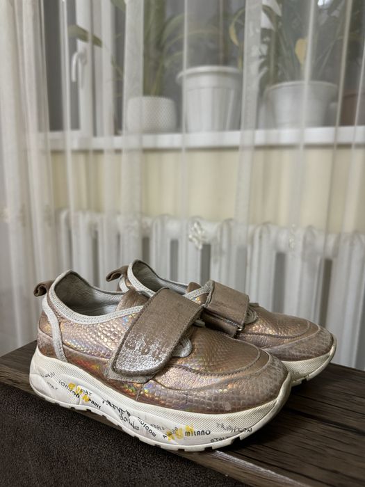 Кроссовки для девочки