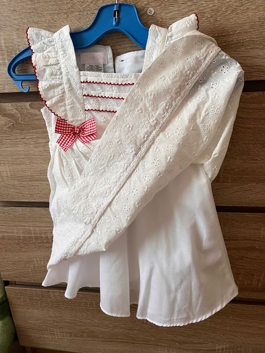 Продавам 2  рокли и гащеризон - 92 р-р и подарявам 2 рокли