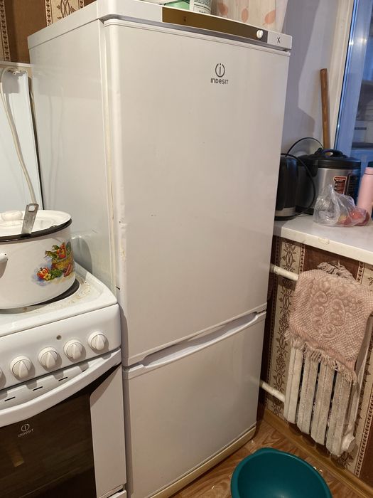 Холодильник indesit  10.000тг