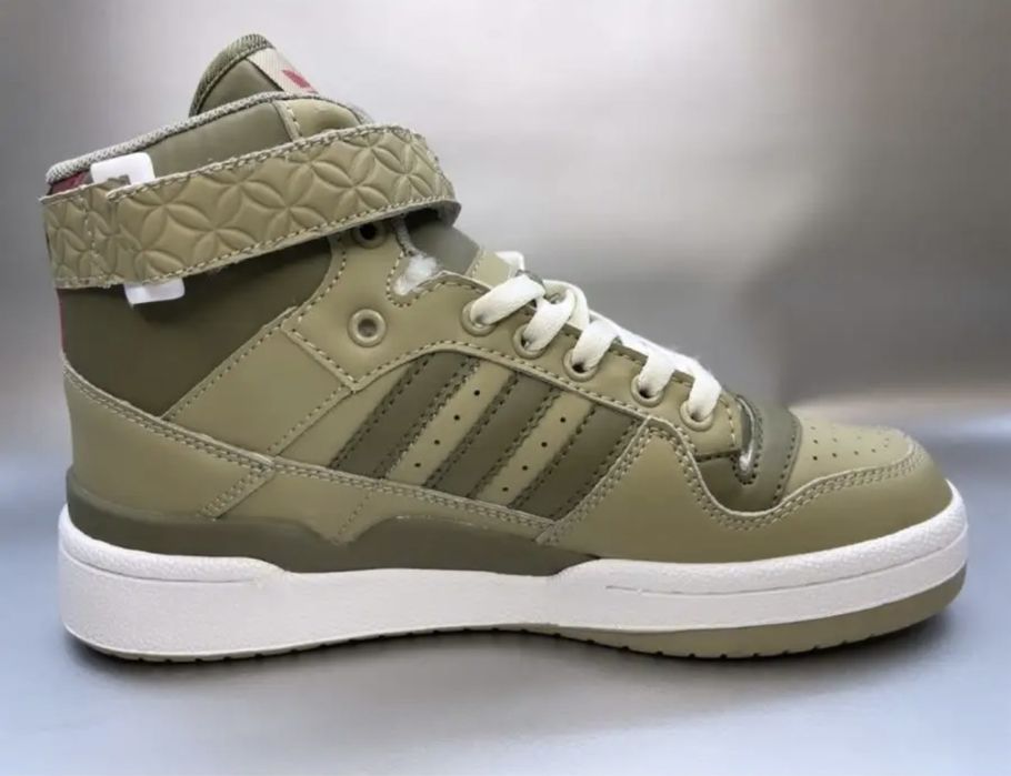 Кроссовки adidas