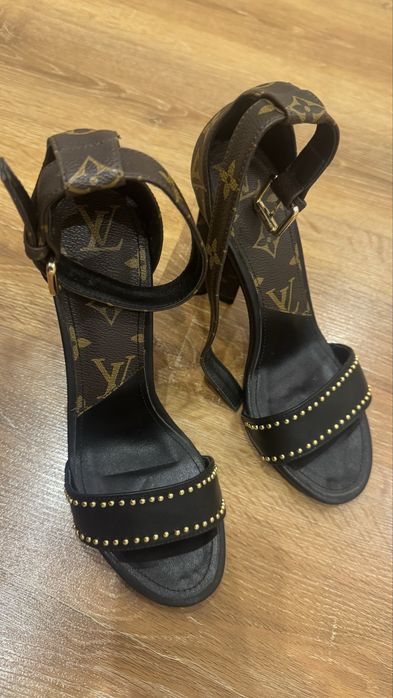 Продам босоножки ЛУЙ ВИТТОН