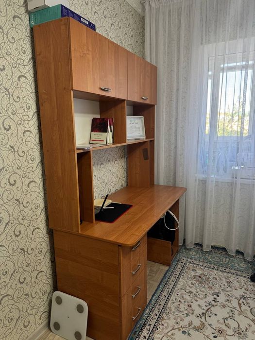 Продам стол письменный , в отличном состоянии