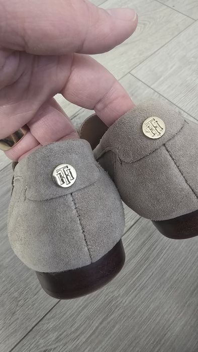 Нови оригинални мокасини Tommy Hilfiger.
Естествен велур. Размер 7.5.