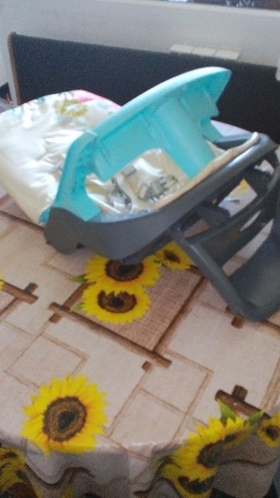 Столче за хранене Chipolino модел "Сити" и Кенгуру Бертони ново