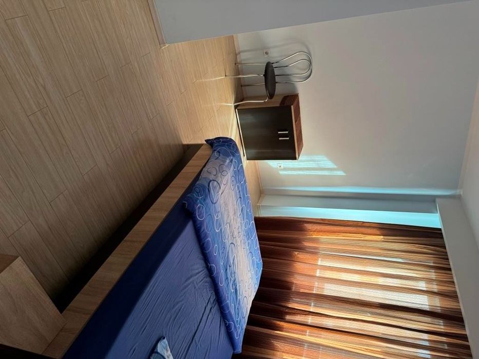 Închiriez apartament cu trei camere