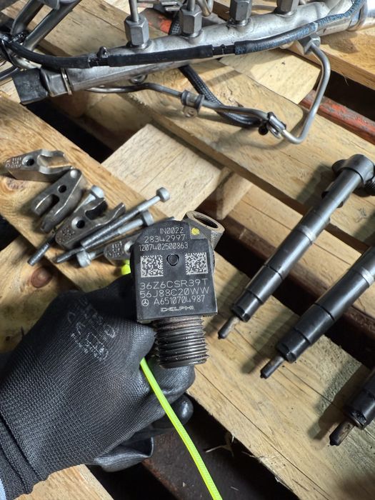 Части за mercedes C220 C250 E220 E250 дюзи , компресер ,EGR , bi tyrbo