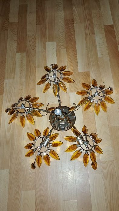 Продам люстру срочно