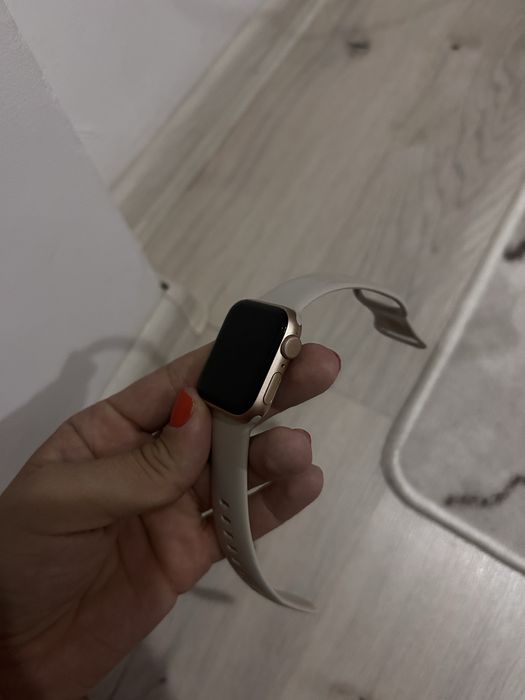 Apple watch SE………..