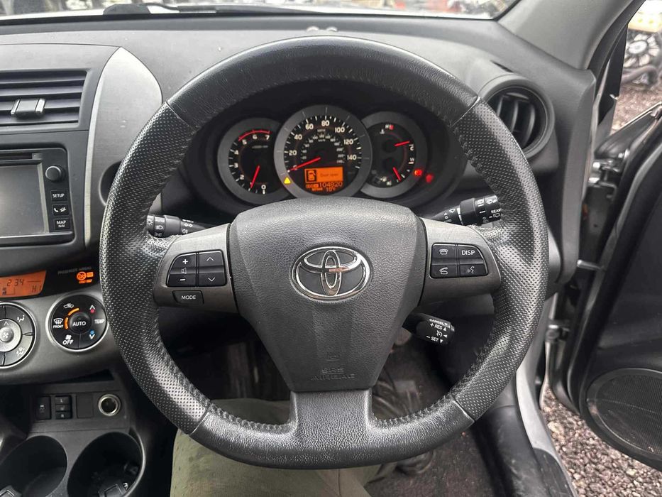 НА ЧАСТИ Toyota  Rav4 2.2 D-4D 150 Ел Кожа Навигация