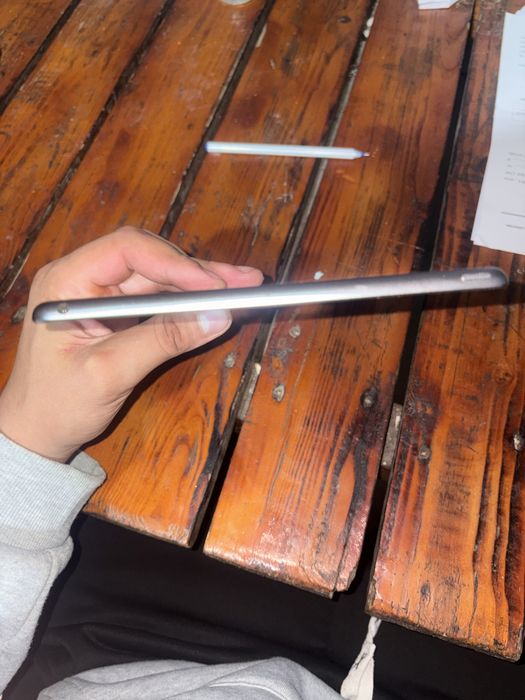 Tableta ipad gri