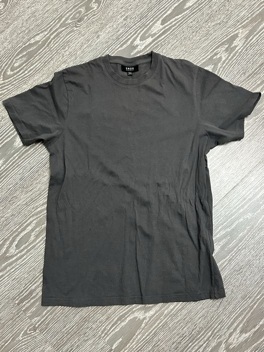 Продам серую футболку