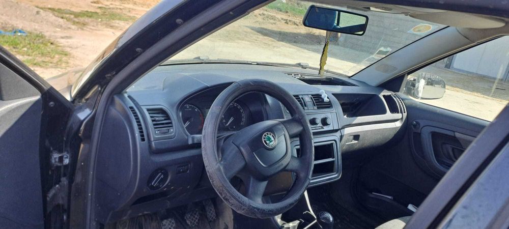 Piese Skoda fabia 2 2009 motor 1.4 TDI 3 pistoane cod BNV capota , usi