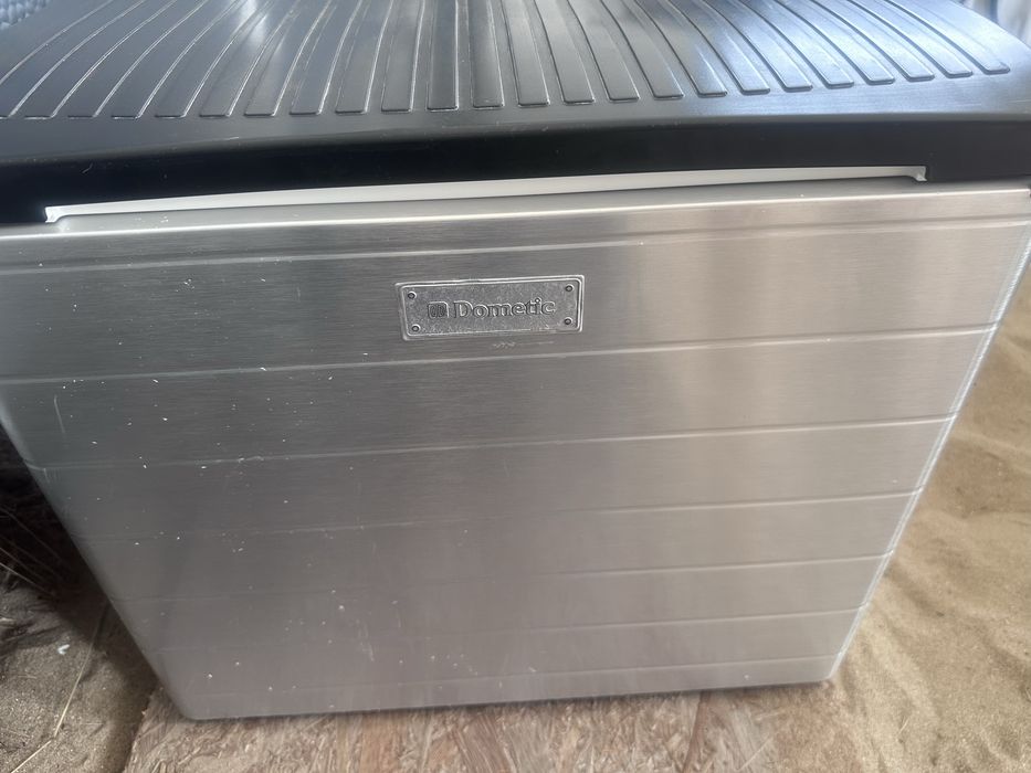 Dometic RC2200EGP ,12в,220в и газ, 41л, перфектен