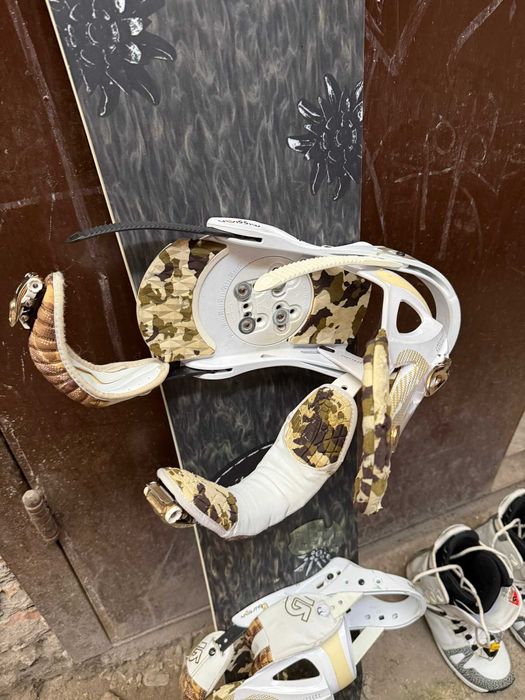 Set snowboard Wilde Manda cu legături și boots Burton 46 + husă