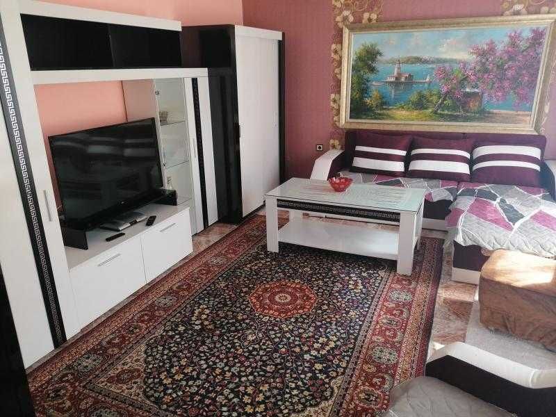 Дава се под наем Двустаен апартамент в Бургас, Център - 61 кв.м за 408 € - Снимка #2