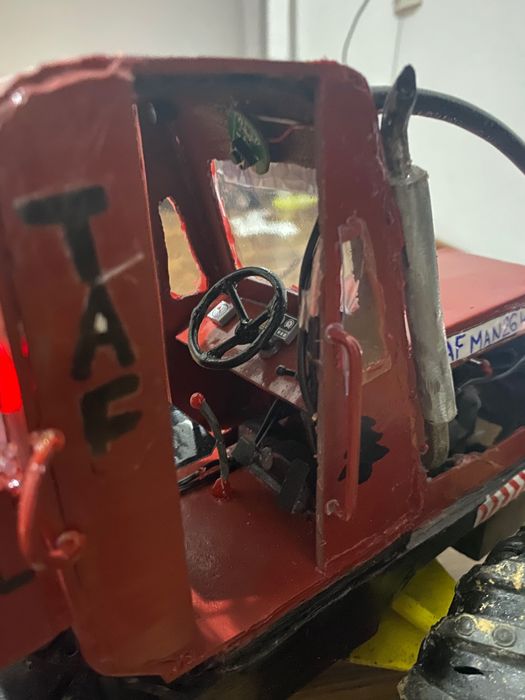 Vând machetă Taf man