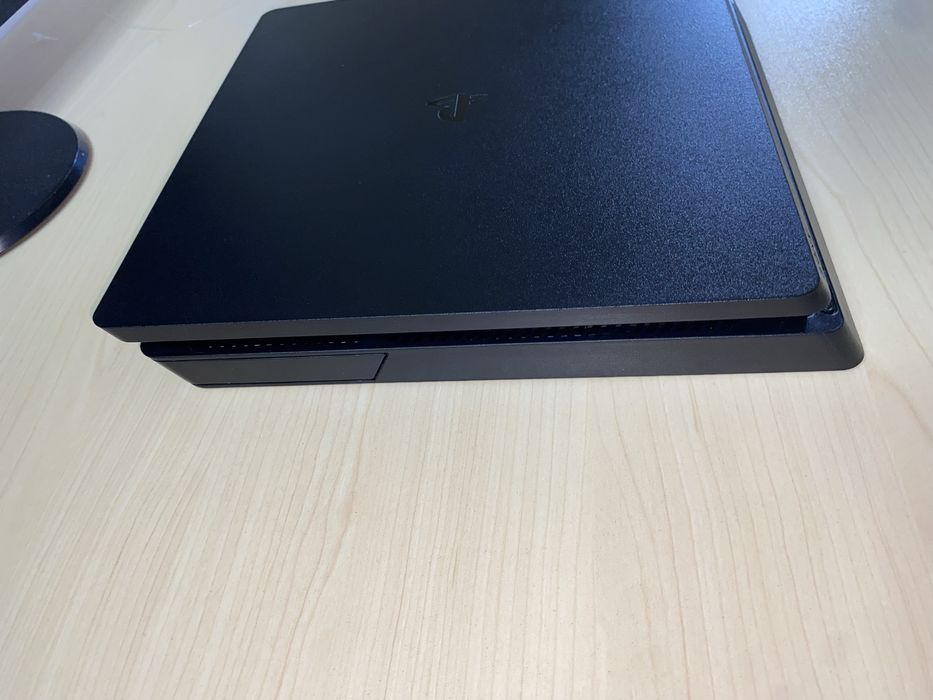 Продам или обменя playstation 4