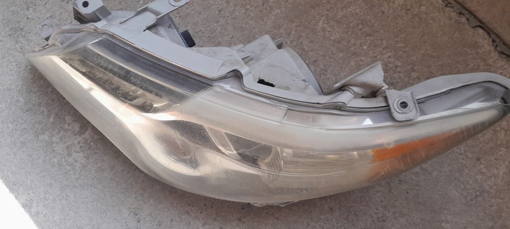 Продам фары на тайоту