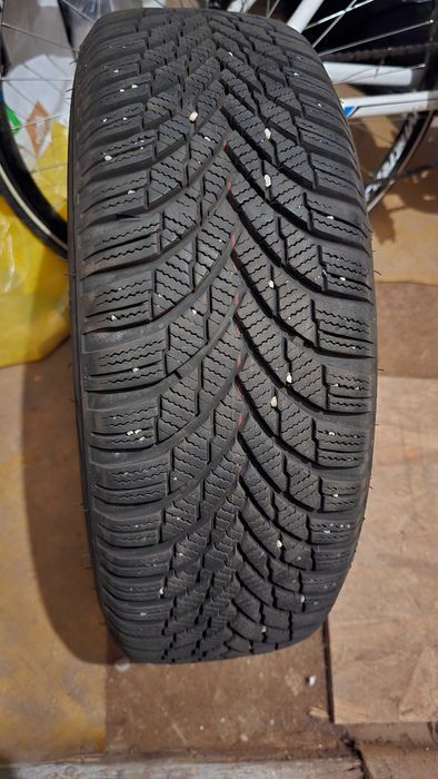 Vand 4 anvelope de iarna Firestone 185/60 R15 + genti de tabla