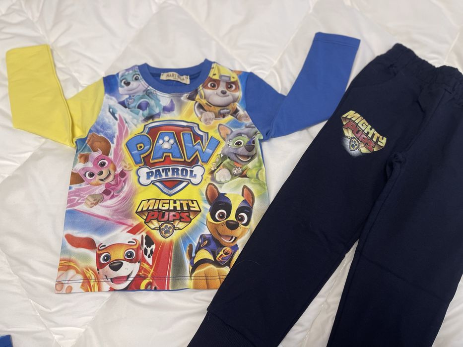 Детски дрехи, бодита, рикли и комплекти.