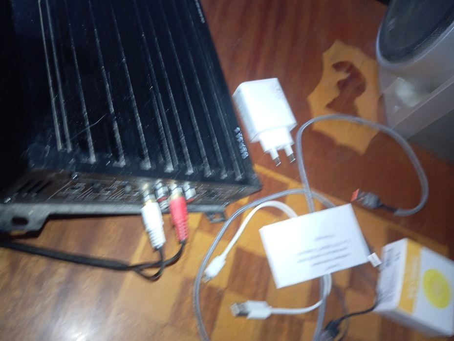 Продам усилитель машиный 10000 тысячь