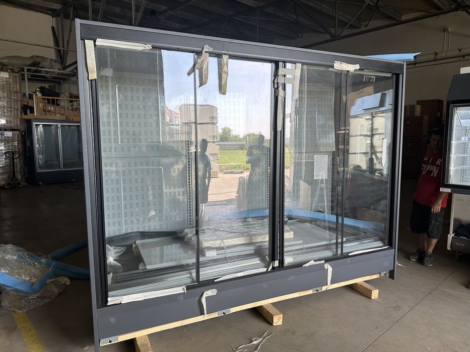 Vitrina verticala 292 cm / Usi glisante / Agregat extern