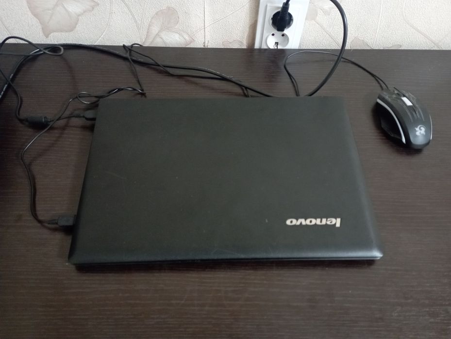 Ноутбук Леново работает