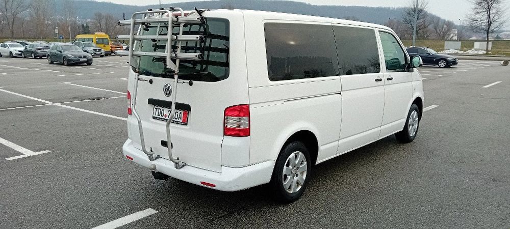 Volkswagen Transporter Caravelle 8locuri 2.0Tdi, model lung, adus de 2
