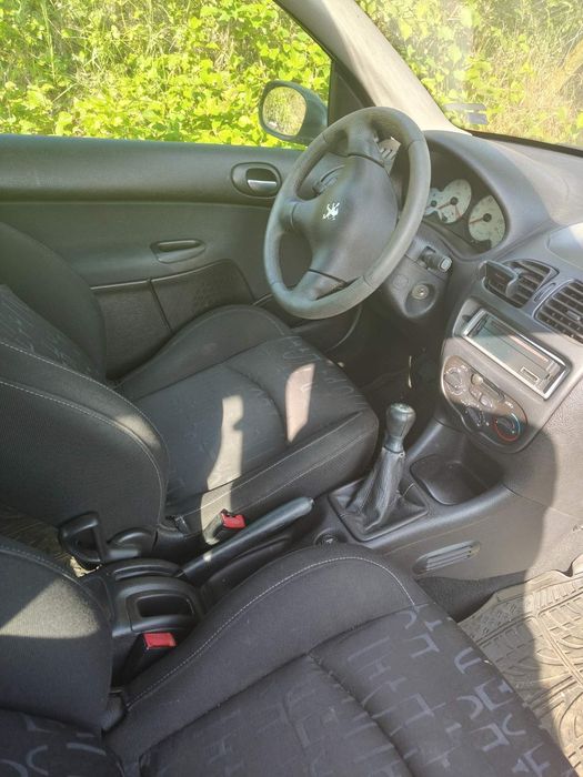 Лек автомобил Пежо 206