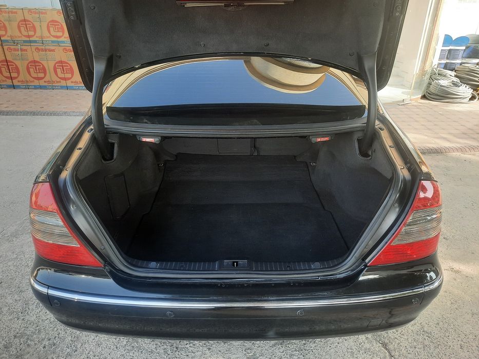 Mercedes-benz w211 e 240 год выпуска 2003